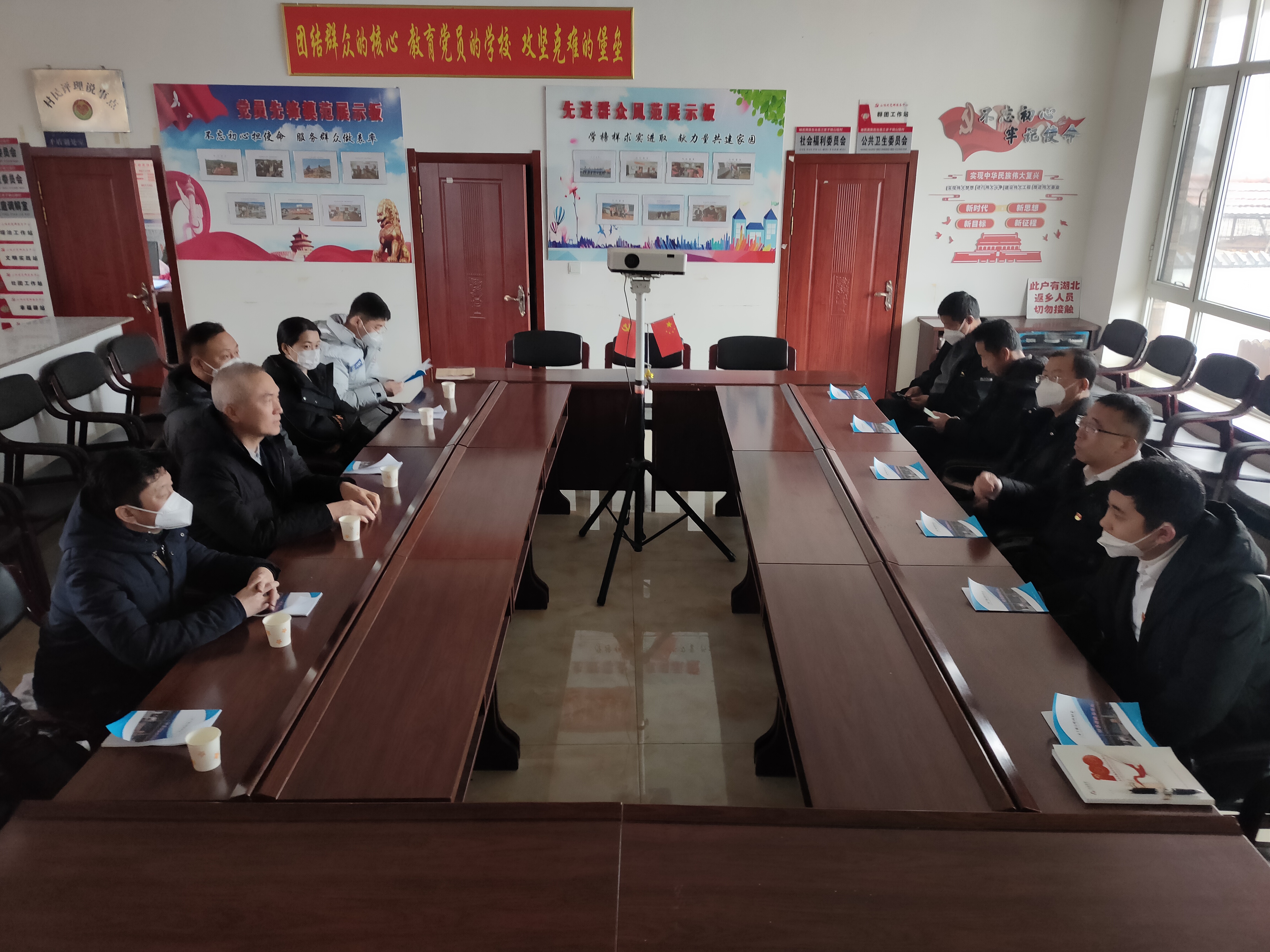 践行国企责任，迎新春送温暖——爱发体育官网、温泉集团、公服集团前往驻村工作队 走访慰问