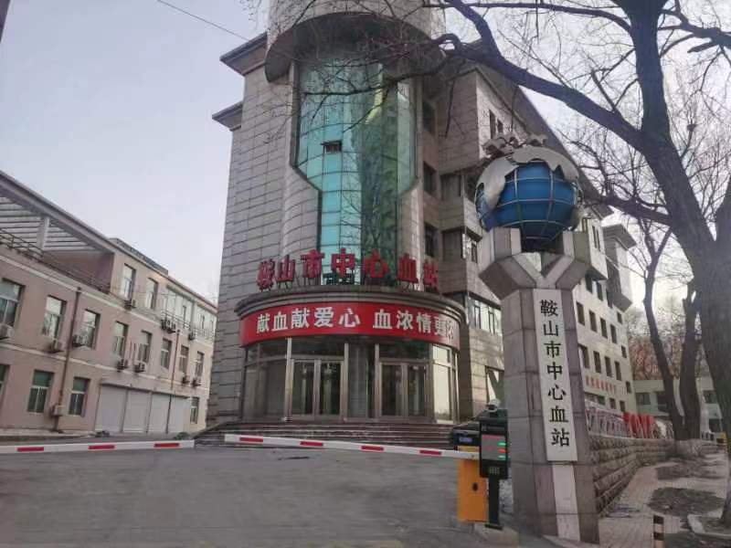 开展红色纽带传递真情，爱心奉献美德传承
