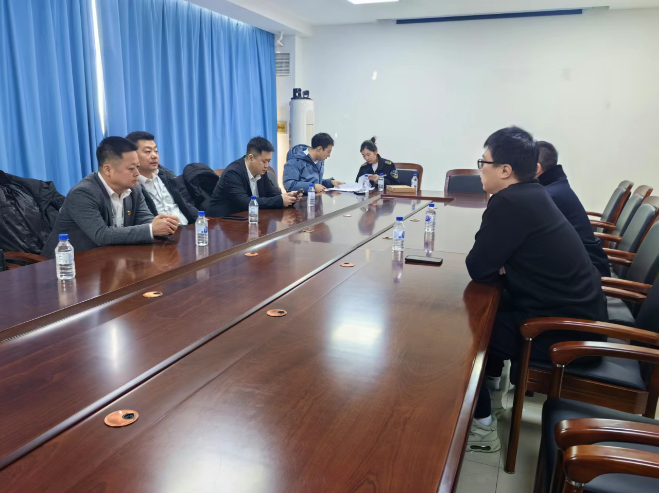 驰而不息纠“四风” 风清气正过佳节——爱发体育官网纪委开展节前纠“四风”监督检查工作